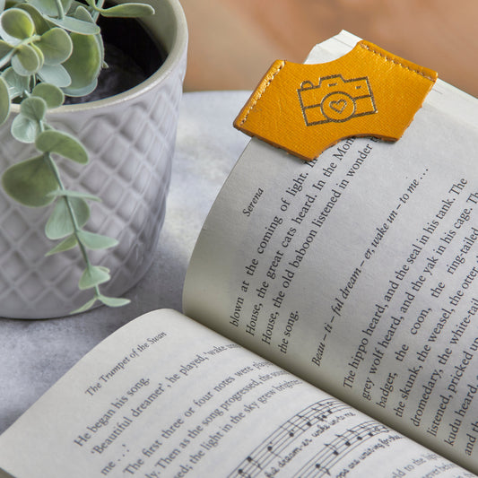 🎁 Genuine Leather Corner Bookmark - Camera Icon (100% off)